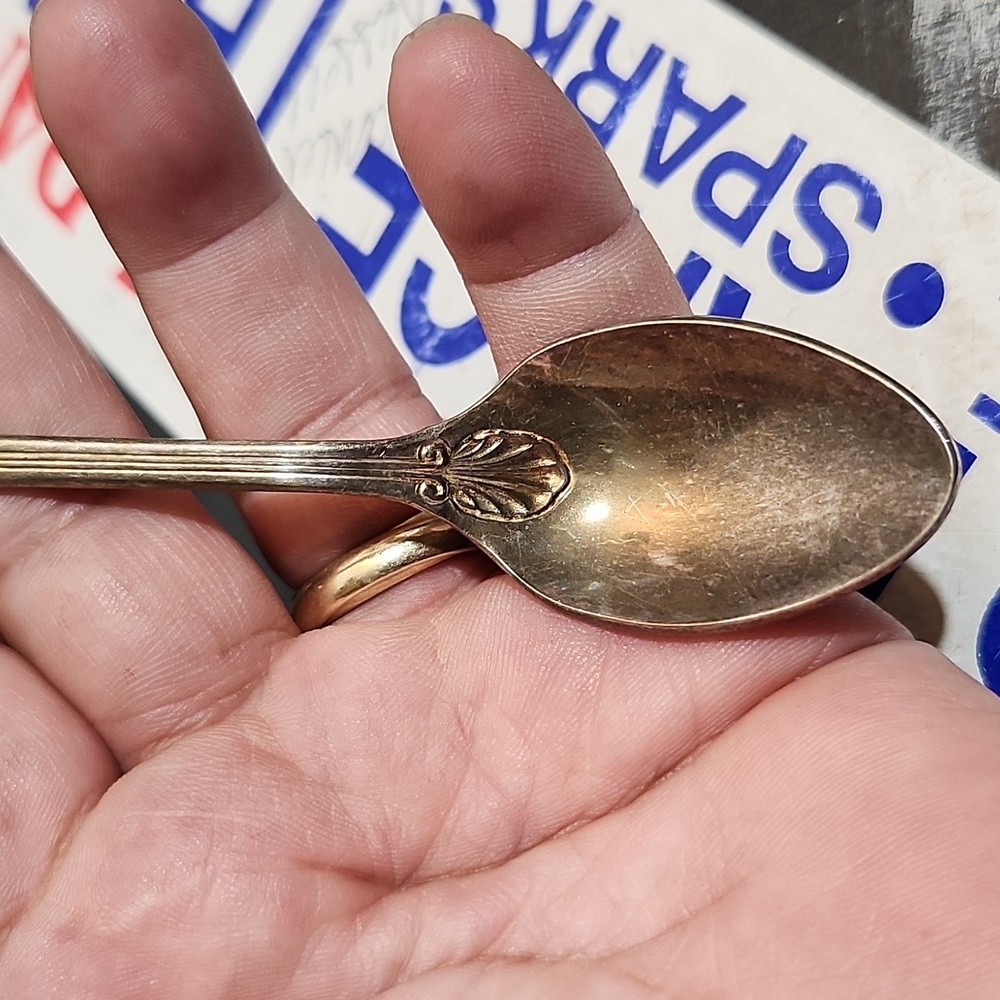 Single Readers Digest Plated Collection Spoon Roses - Picture 3 of 8